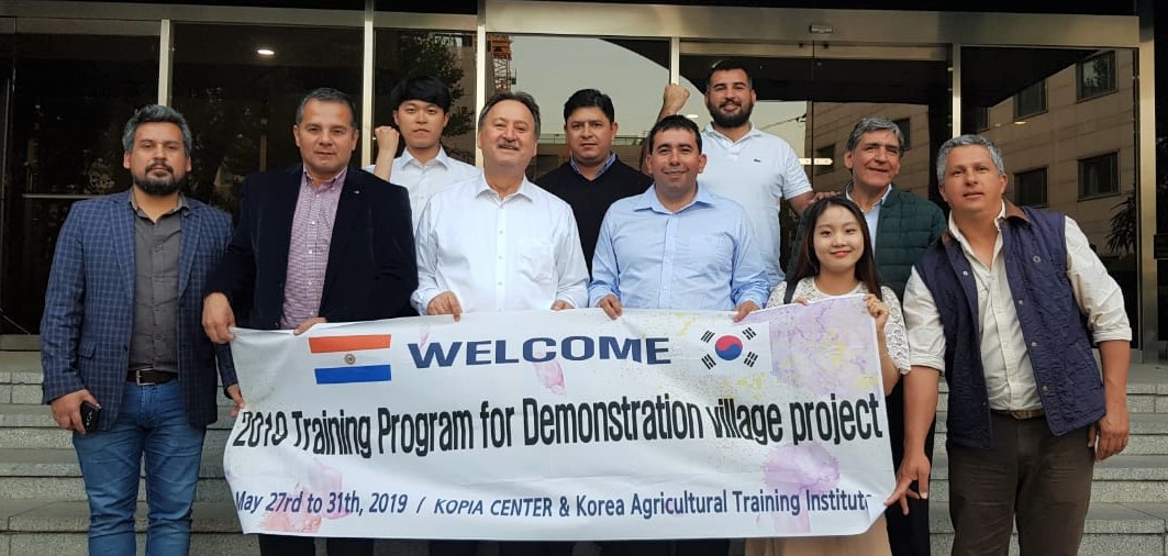 Mayors of San Pedro participate in training for community leaders of rural sector in Korea