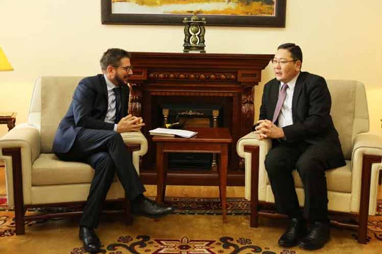Mongolia y Cuba impulsan relaciones de cooperaci&oacute;n