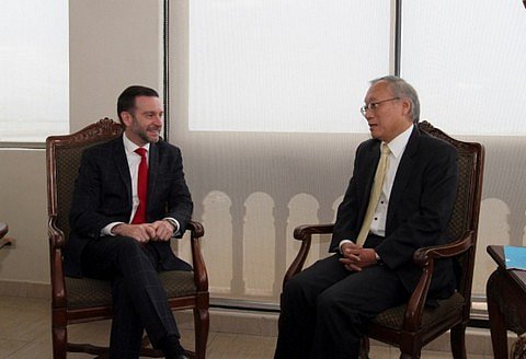 Canciller recibe visita de Cortes&iacute;a del Embajador del Jap&oacute;n