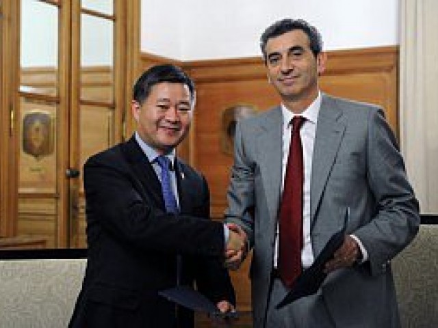 Firmaron un acuerdo para que una empresa ferroviaria china se instale en la Argentina