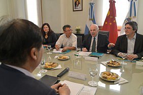 Casamiquela se reuni&oacute; con una delegaci&oacute;n de China para cooperar en investigaci&oacute;n y desarrollo