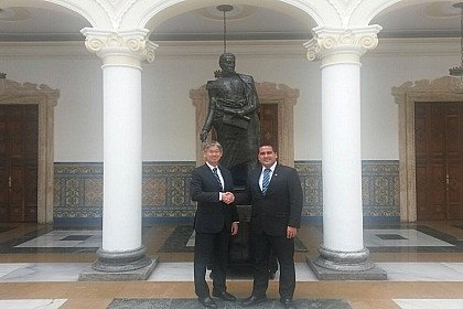 Venezuela y Jap&oacute;n acuerdan encuentros t&eacute;cnicos y pol&iacute;ticos al m&aacute;s alto nivel durante 2015
