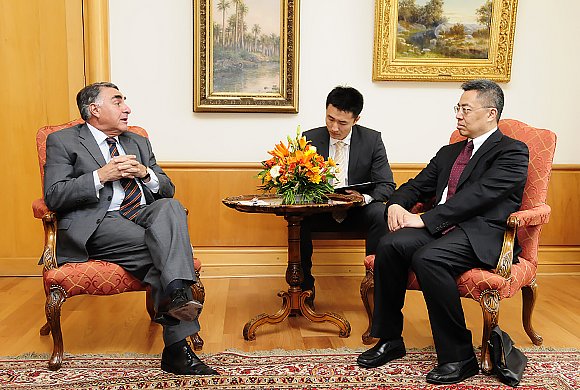 Ministro (s) recibe a Viceministro de Comercio de la Rep&uacute;blica Popular China