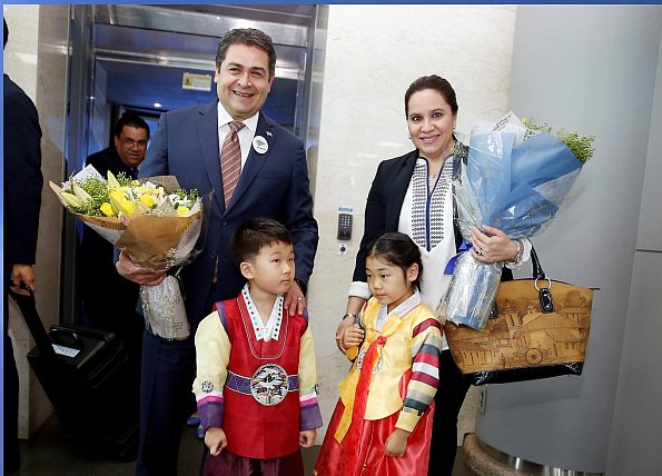 Honduras y Busan firman acuerdo para el desarrollo estrat&eacute;gico de sus puertos