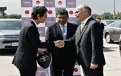 Gobierno de Jap&oacute;n entrega donaci&oacute;n de flota de veh&iacute;culos ecol&oacute;gicos de &uacute;ltima generaci&oacute;n