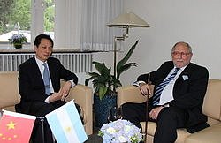 Viceministro de Relaciones Exteriores Wang Chao Asiste a Recepci&oacute;n con Motivo de 200 Aniversario de Independencia de Argentina