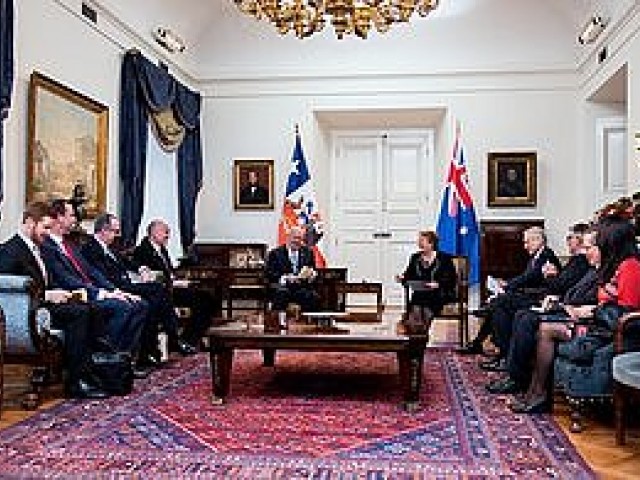 Canciller Mu&ntilde;oz acompa&ntilde;a a Presidenta en audiencia con Gobernador de Australia
