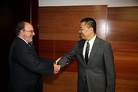 Viceministro del Ministerio de Comercio de China recibe al Embajador cubano