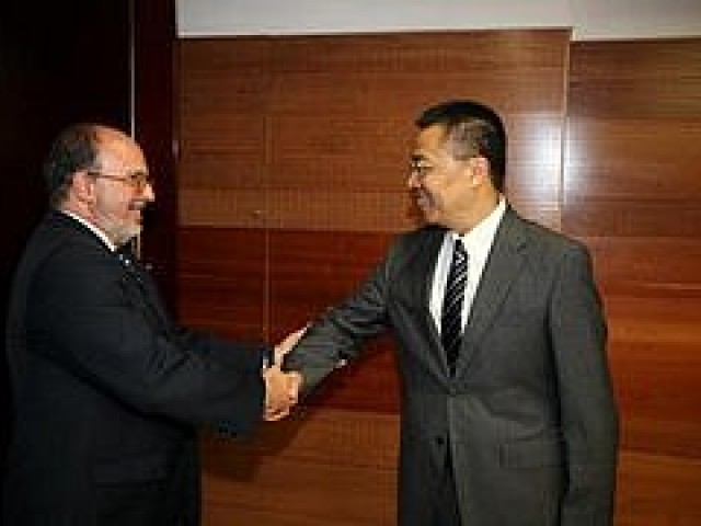Viceministro del Ministerio de Comercio de China recibe al Embajador cubano