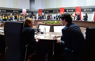 Jefa de Estado participa en retiro de los l&iacute;deres de la cumbre APEC