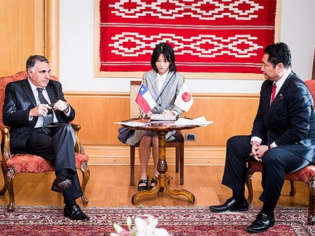 Canciller Riveros recibe a senadores japoneses