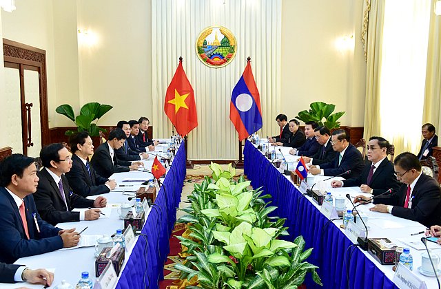 Vietnam y Laos dialogan sobre desarrollo de nexos bilaterales