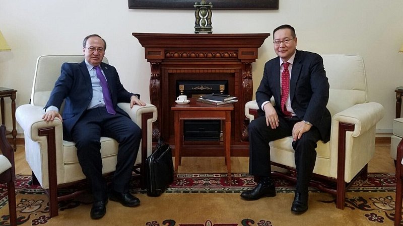 Embajador de Ecuador cumple visita a Mongolia