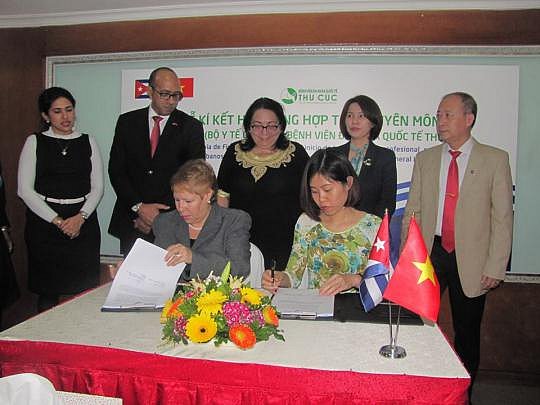 Vietnam y Cuba firman acuerdos de cooperaci&oacute;n en salud