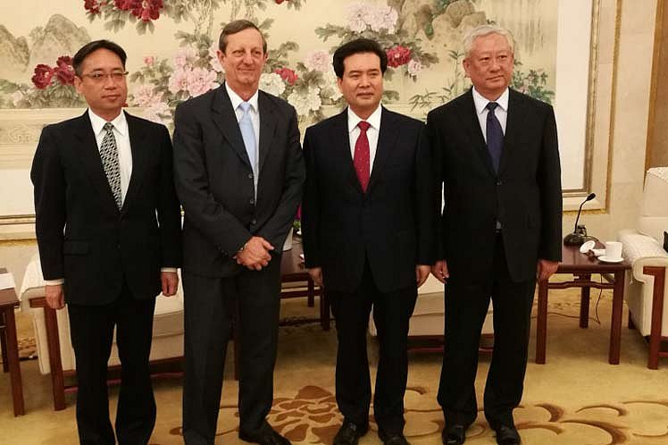 Cuba y China convienen profundizar cooperaci&oacute;n en diversas esferas