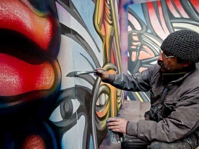 Muralista chileno Alejandro 'Mono' Gonz&aacute;lez inaugura obra Vietnam