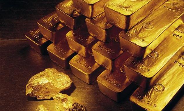 Indian entrepreneurs negotiate for the purchase of gold in Bolivia