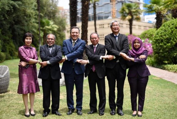 Canciller se re&uacute;ne con Embajadores de la ASEAN en Chile 