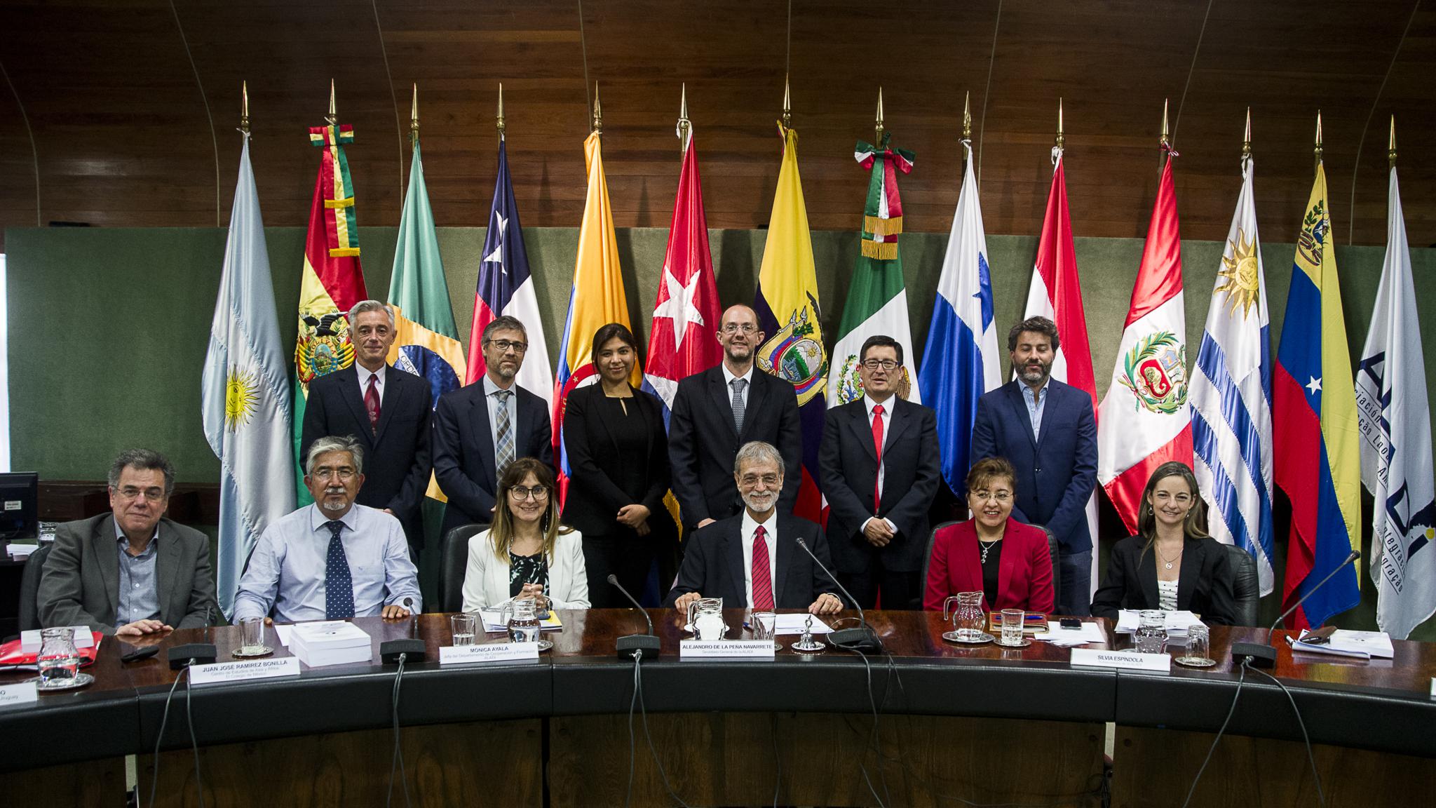 Fourth Academic Seminar: "Latin America and Asia: between the digital revolution and a questioned globalization" - Summary and Presentations