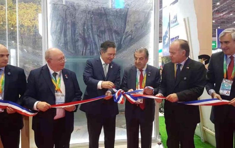 Chile firma convenio para distribuci&oacute;n de alimentos frescos con el grupo Alibaba