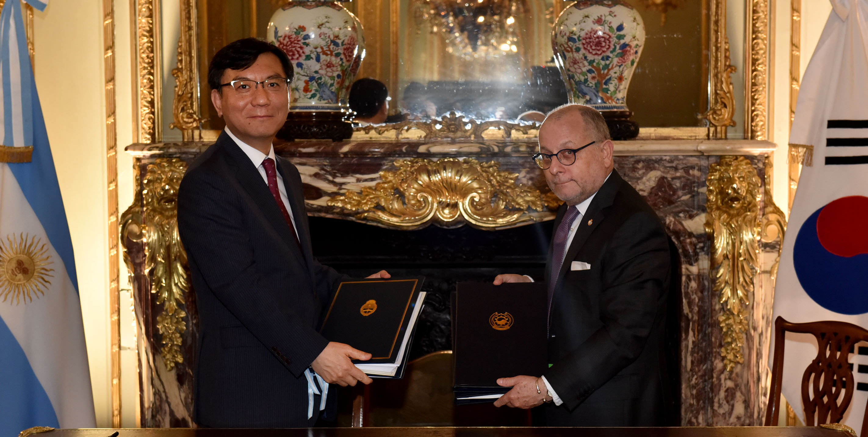 La Rep&uacute;blica Argentina y la Rep&uacute;blica de Corea firmaron un Convenio de Seguridad Social y un Acuerdo de Vacaciones y Trabajo  